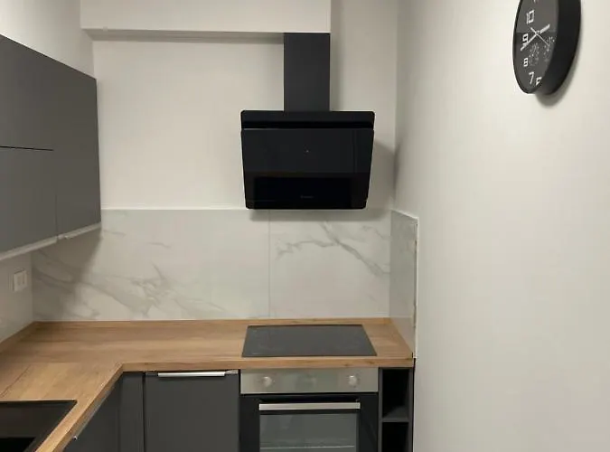 Naomi Apartment Split